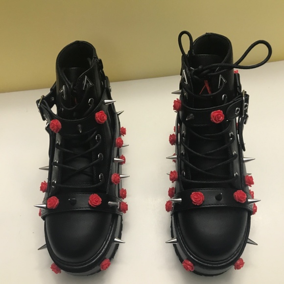 YRU Slayr Rose Black Bondage Spike Boot Size 7 NIB NWT - Picture 3 of 8